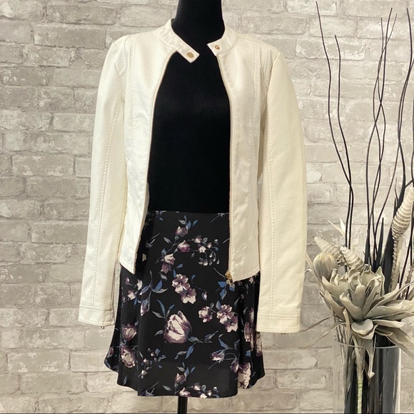 SOLD | Kendall & Kylie Lightweight Floral Skirt EUC - Picture 12 of 16